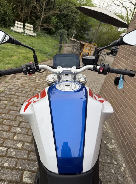 Bmw f900r - image 12
