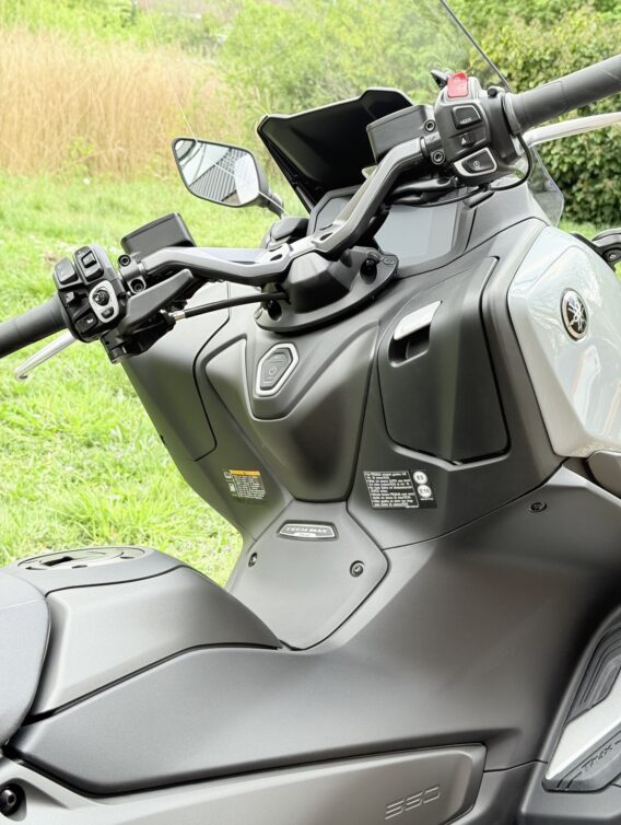 Yamaha t-max xp 560 a tech max - image 13