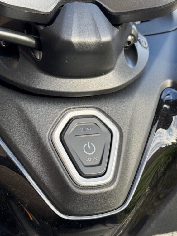 Yamaha t-max xp 560 a tech max - image 8