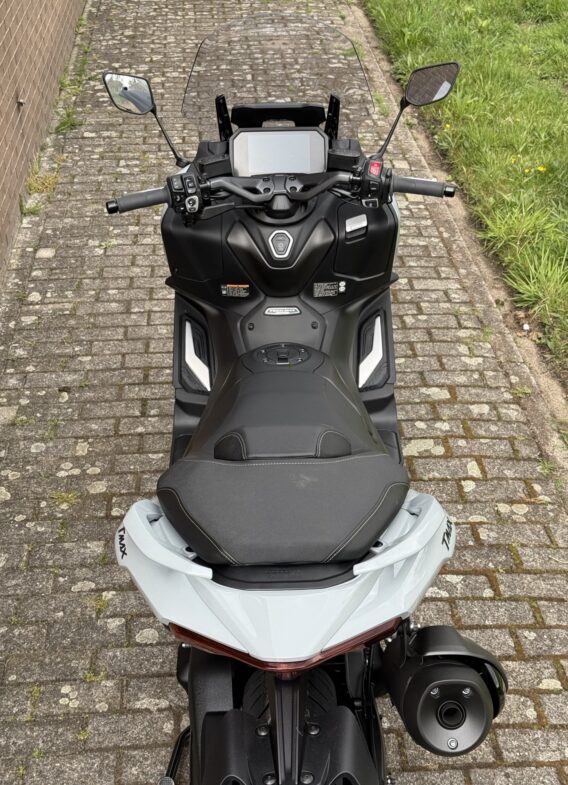 Yamaha t-max xp 560 a tech max - image 8