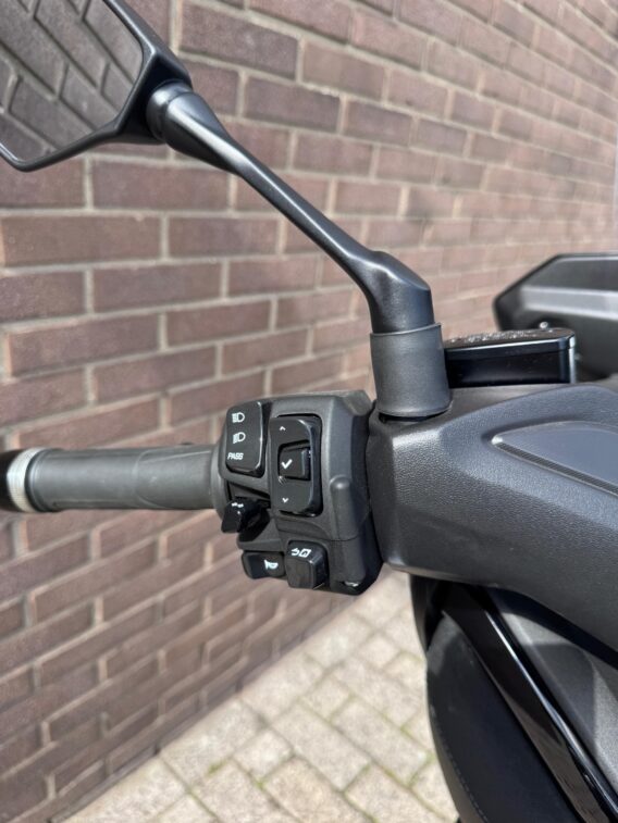 Yamaha Xmax 300 Tech max + - Afbeelding 7