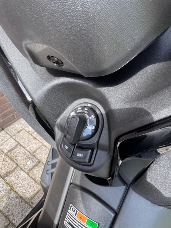 Yamaha Xmax 300 Tech max + - Afbeelding 4